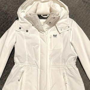 Abercrombie & Fitch Windbreaker / Jacket in White